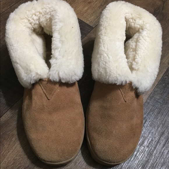 RJ’s fuzzies lambskin booties - Picture 2 of 7